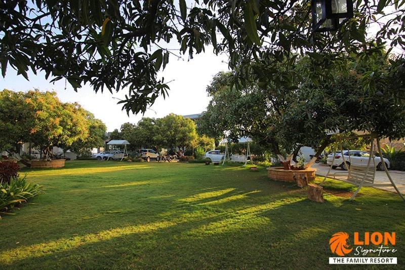 Lion Signature Family Resort Сасан Гир Екстериор снимка
