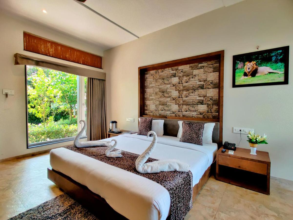 Lion Signature Family Resort Сасан Гир Екстериор снимка