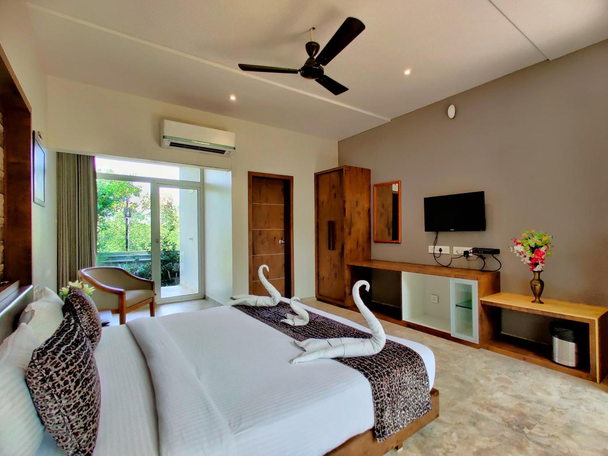 Lion Signature Family Resort Сасан Гир Екстериор снимка